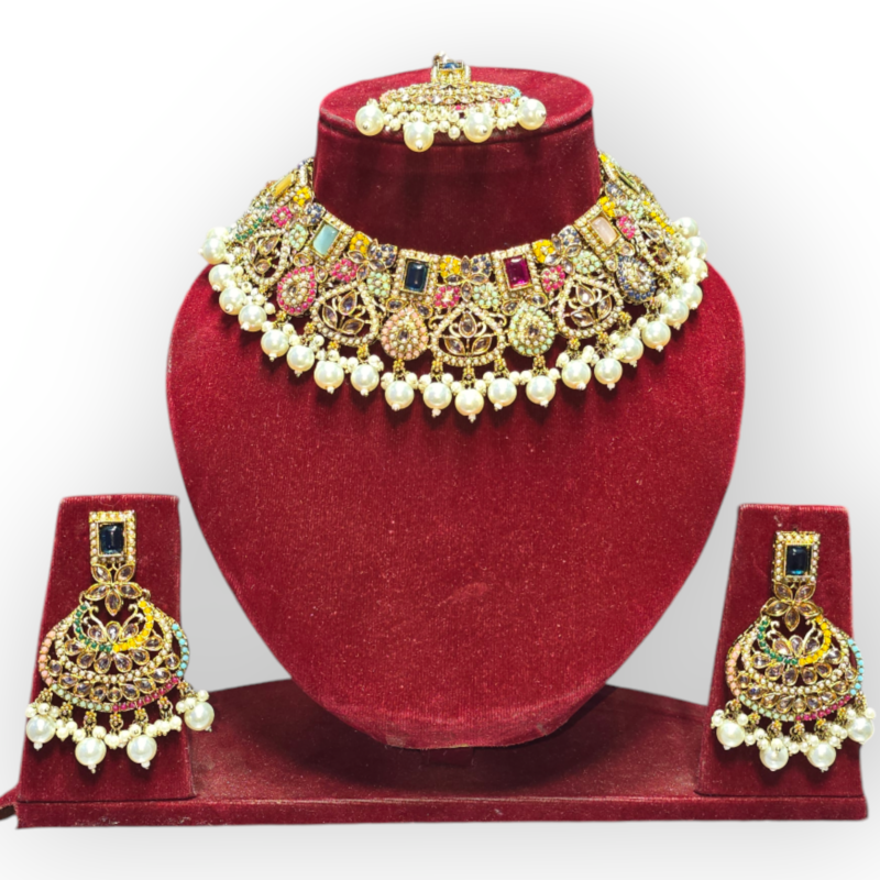 Gold Tone Kundan Choker Necklace Earring Maangtikka & Passa For Women - Image 4